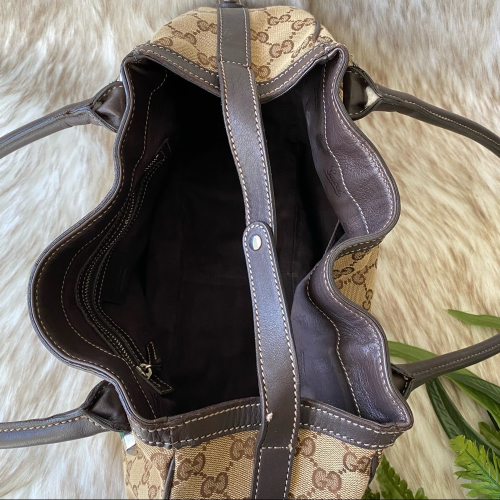 Gucci Sherry Shoulder Bag - Picture 9 of 16